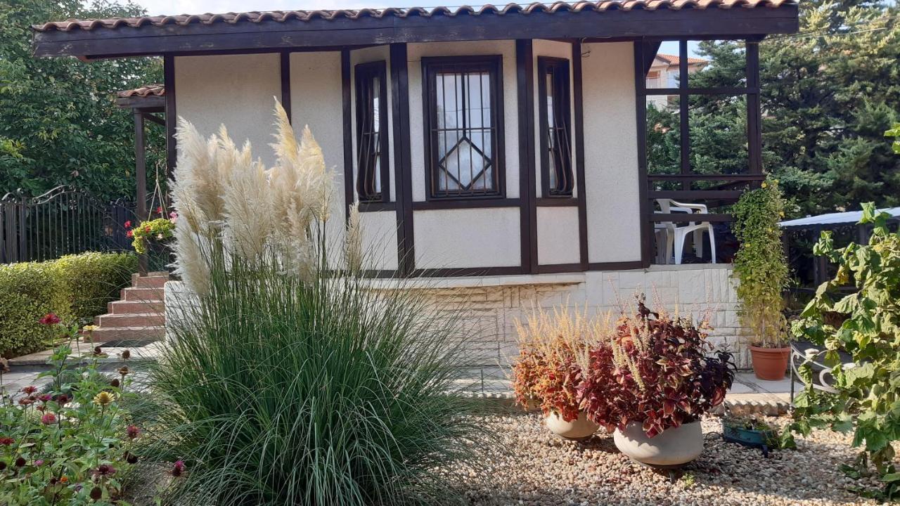 Motivi Cottage Saints Constantine and Helena Exterior photo